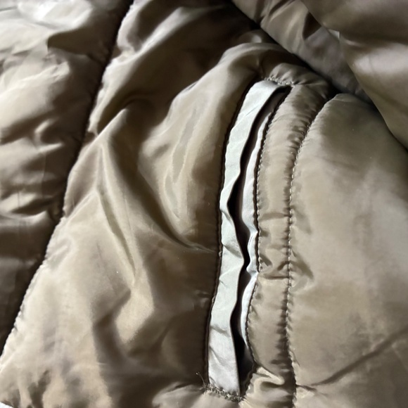 Fabletics Green Puffer - Picture 6 of 8